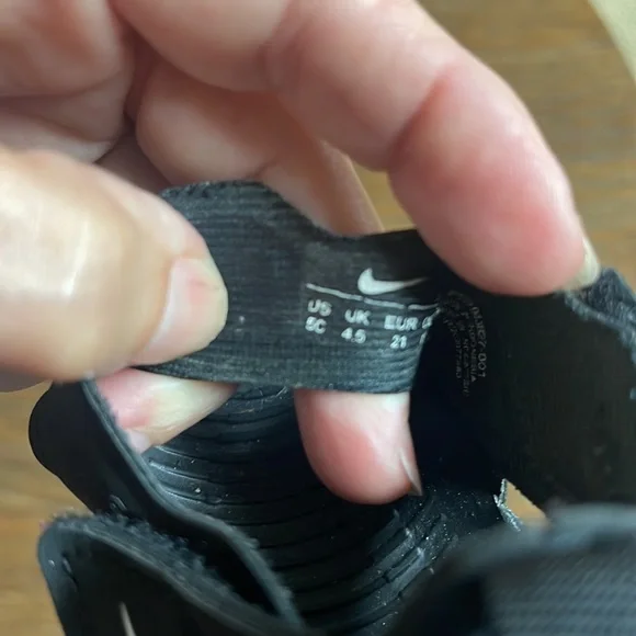 Nike black size 5 shoes. Great condition - Picture 9 of 9